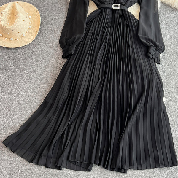 Rochie Hanelore neagra cu pliuri si curea accesorizata