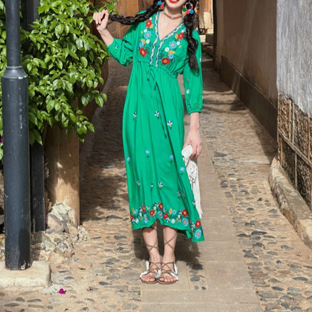 Rochie Bradi verde cu insertii florale brodate