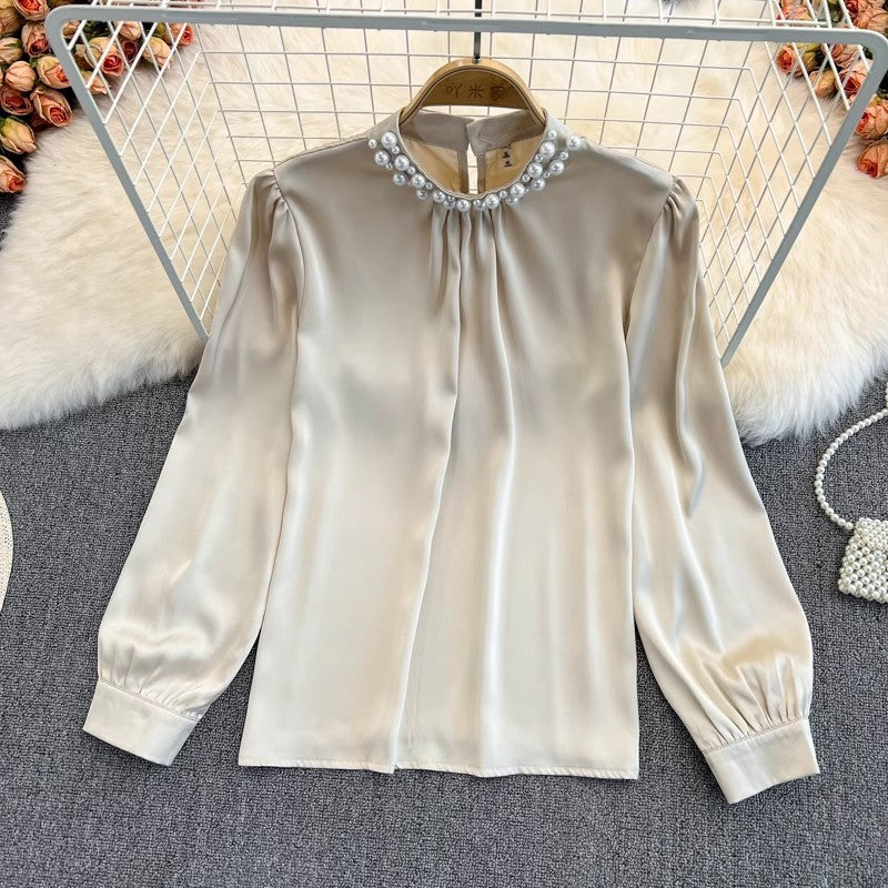 Bluza Yanna crem cu decolteu accesorizat cu perle