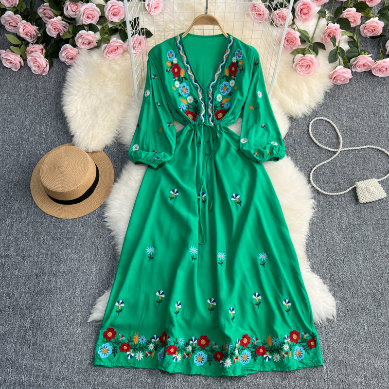 Rochie Bradi verde cu insertii florale brodate