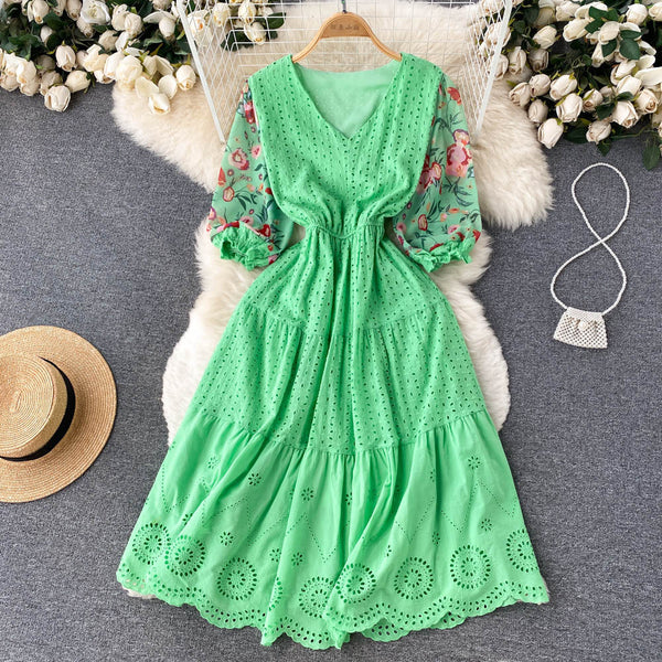 Rochie Enya verde din dantela brodata si maneci cu imprimeu floral